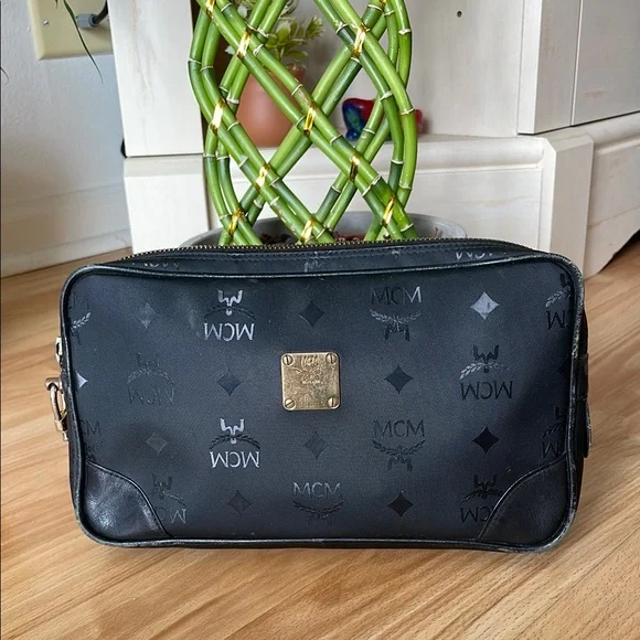 ⚡️MCM⚡️ Visetos vintage black clutch/pouch/everyday bag (wristlet no strap) - Picture 1 of 16